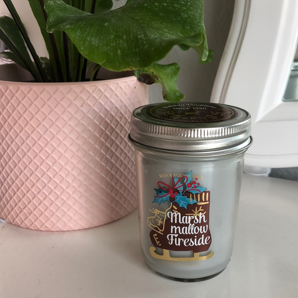 *NWT* RARE Marshmallow Fireside Candle